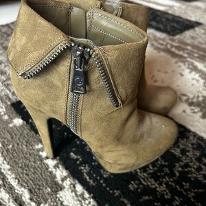 GBG Los Angeles Brown Ankle Booties with Zipper
